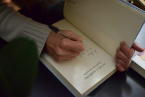 Michela Marzano presenta Qualcosa che brilla