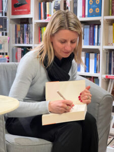Mara Carollo presenta Promettimi che non moriremo